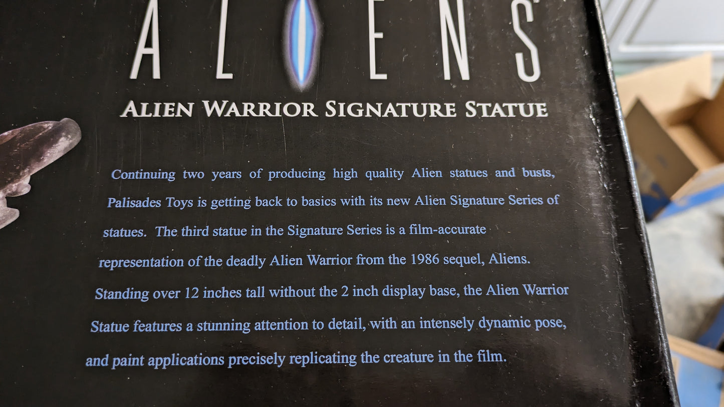 Alien Warrior Signature Series Statue