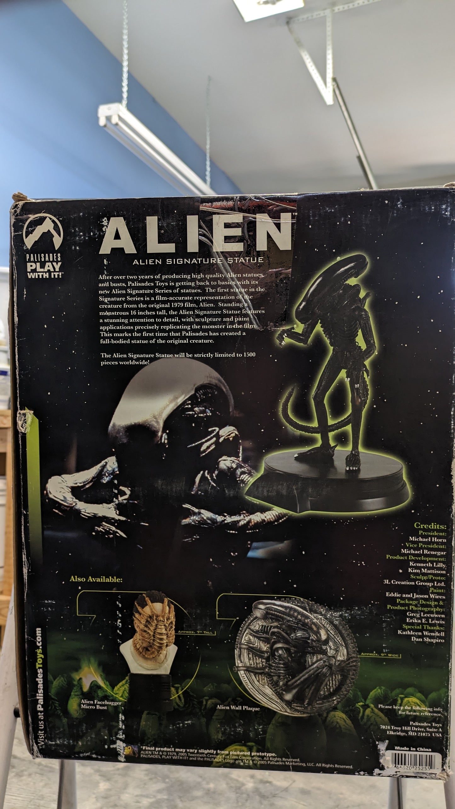 Alien Signature Statue by Palisades Toys