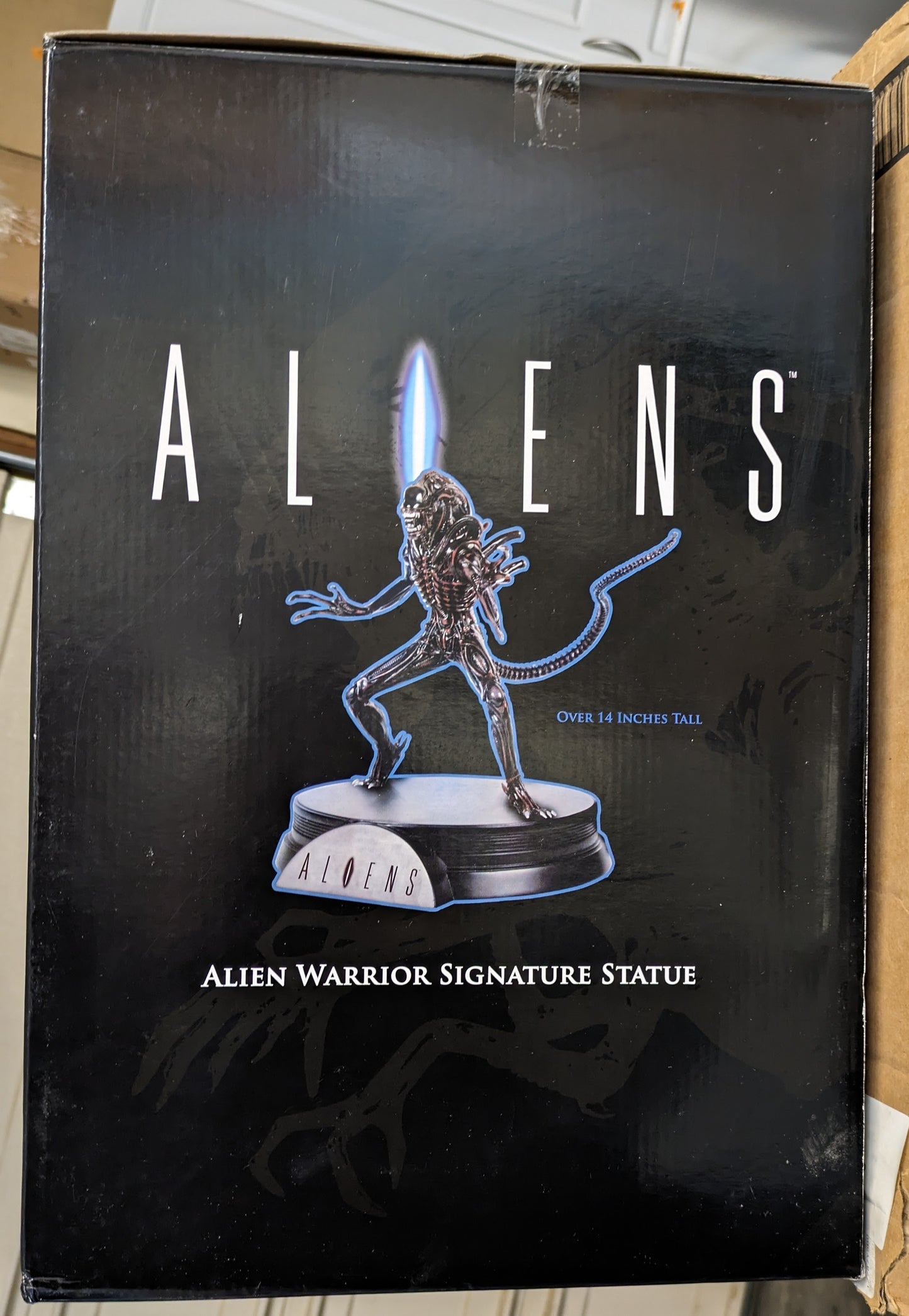 Alien Warrior Signature Series Statue