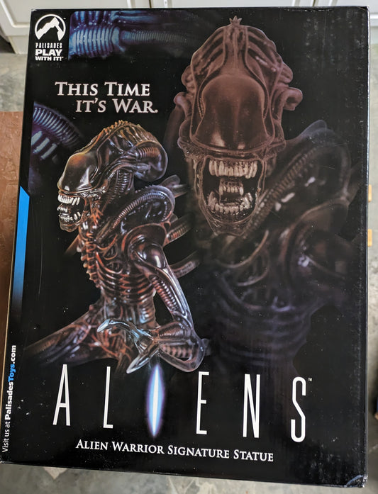 Alien Warrior Signature Series Statue