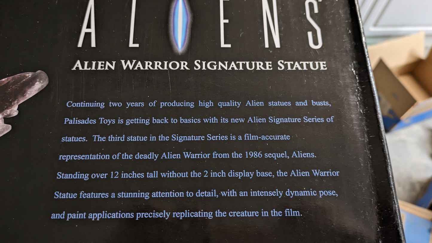 Alien Warrior Signature Series Statue