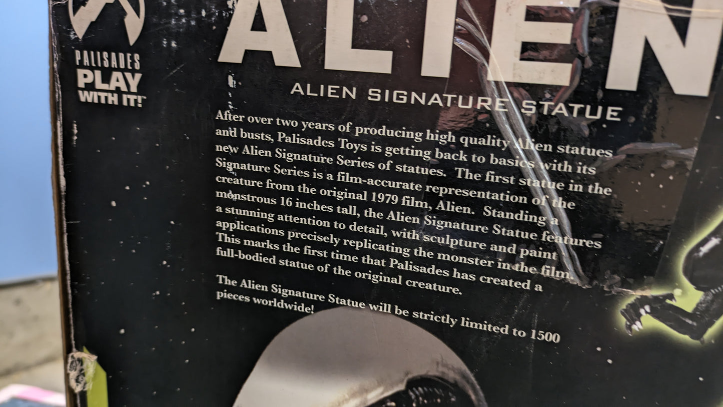 Alien Signature Statue by Palisades Toys
